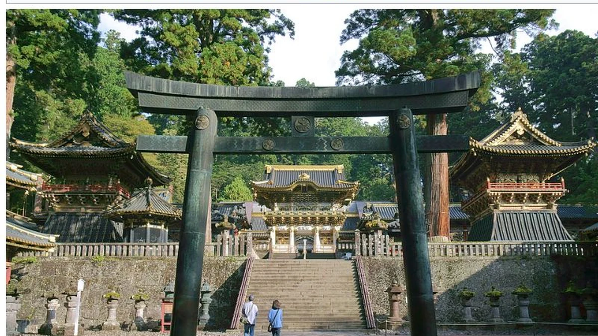 日光東照宮の社殿と境内