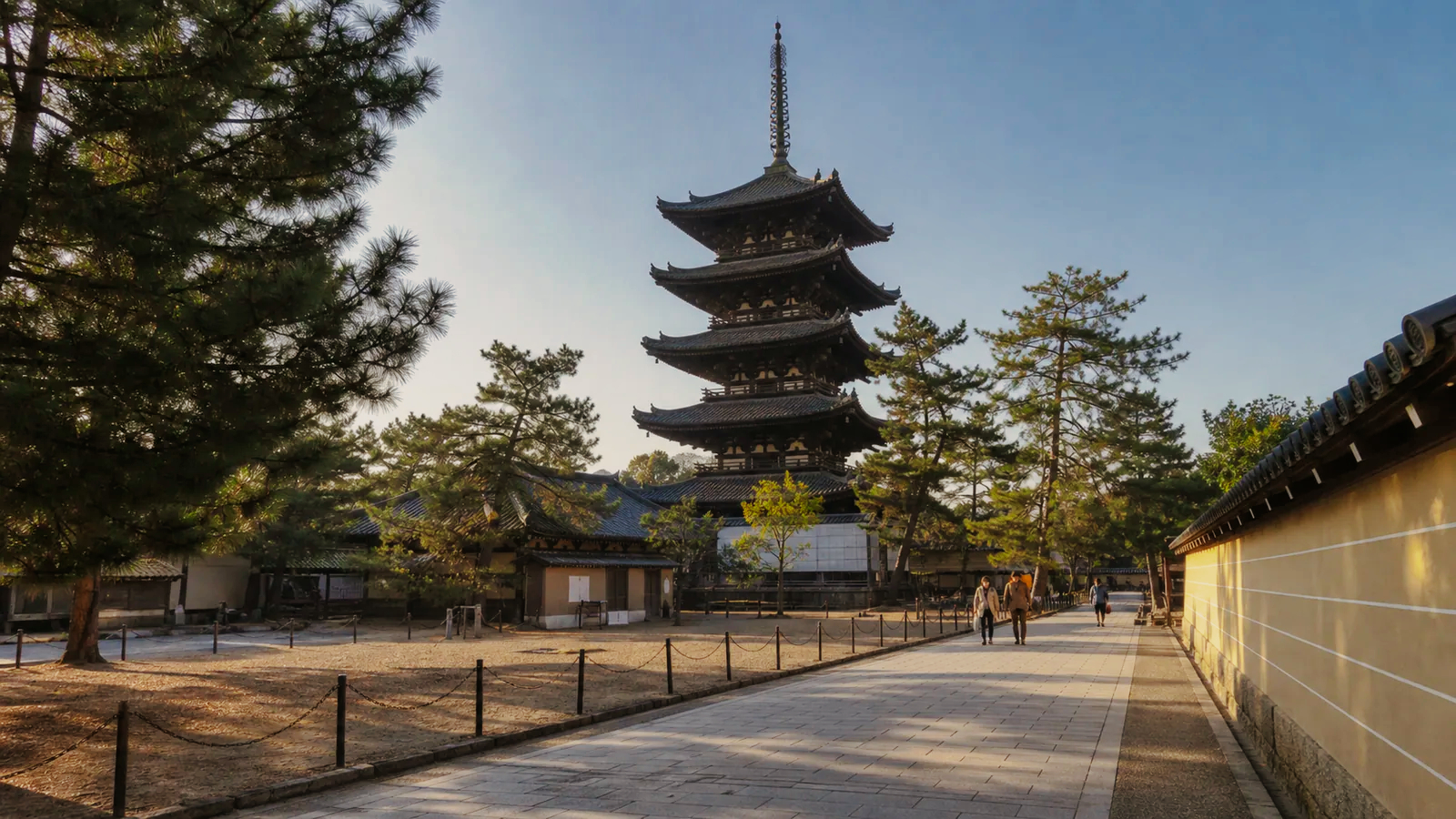 朝の奈良公園側から興福寺の伽藍を望む様子を表した編集イメージ