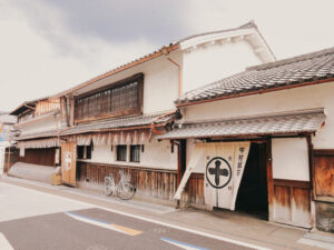 宇治の中村藤吉本店の町家外観と入口（2013年2月撮影）