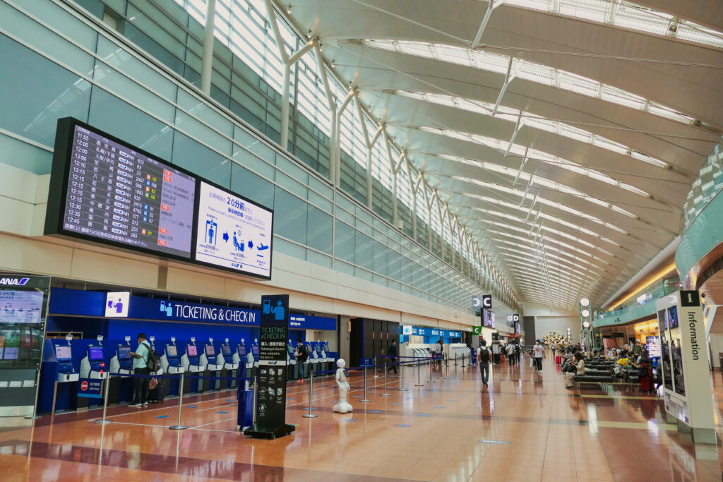 羽田空港第2ターミナルの国内線出発ロビー（2021年撮影）