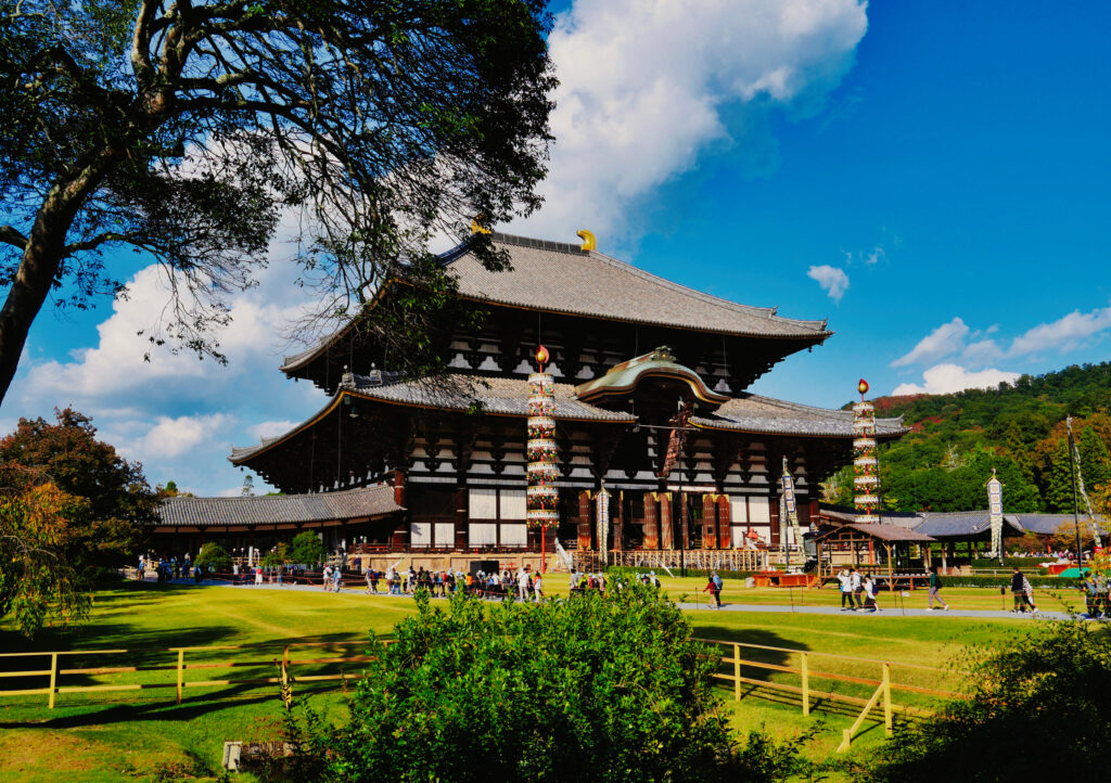 奈良・東大寺大仏殿の南側外観（2023年10月撮影）