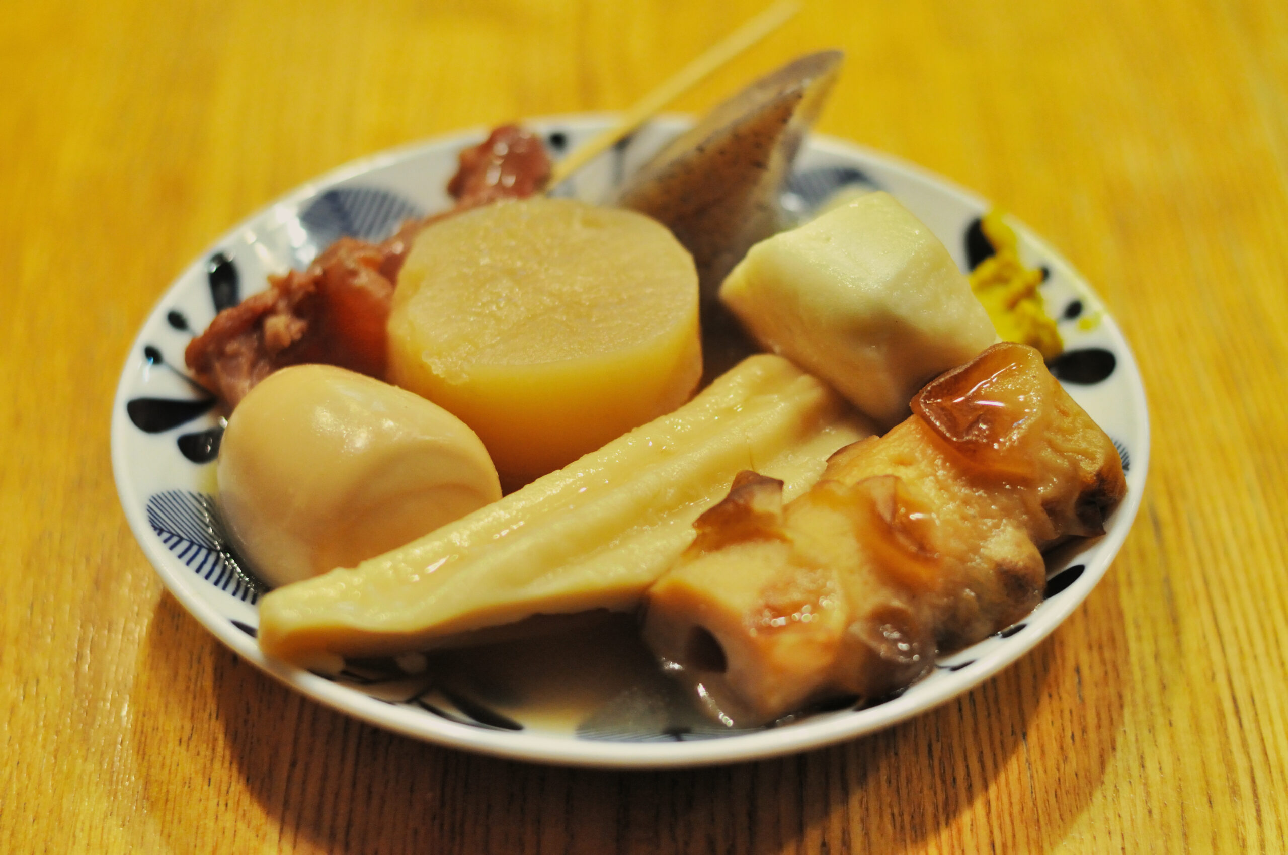 大根や練り物を盛り合わせたおでん