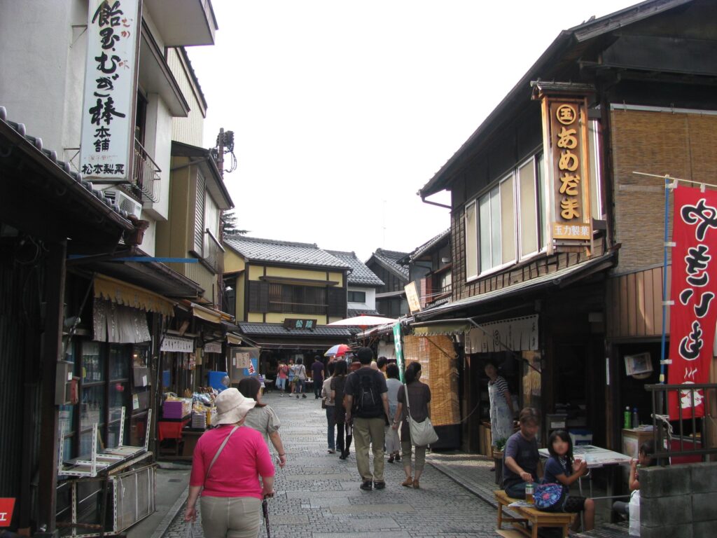 川越・菓子屋横丁の昔ながらの街並み